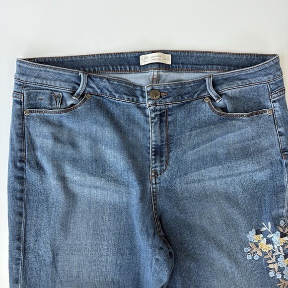 J.Jill Weekender Straight Leg Embroidered Flowers - Picture 3 of 4